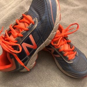 Lil girls New Balance SZ 1.5 worn once. See pics